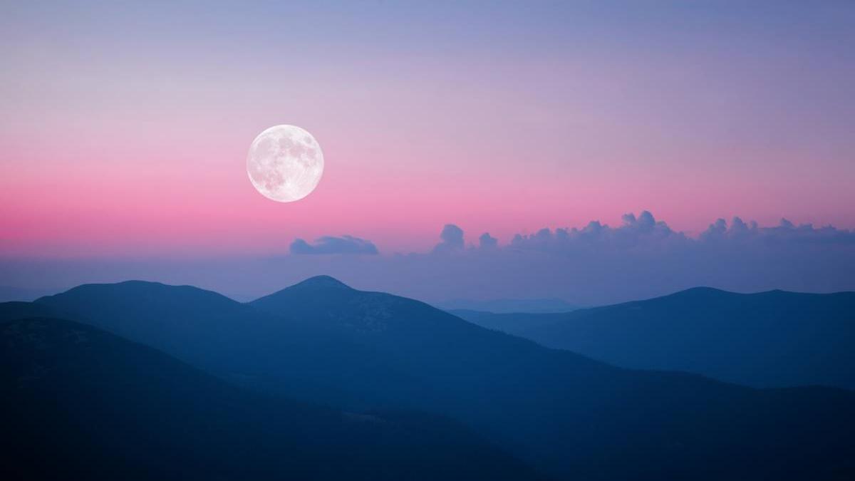 fenomen astronomic uimitor luna roz 2023