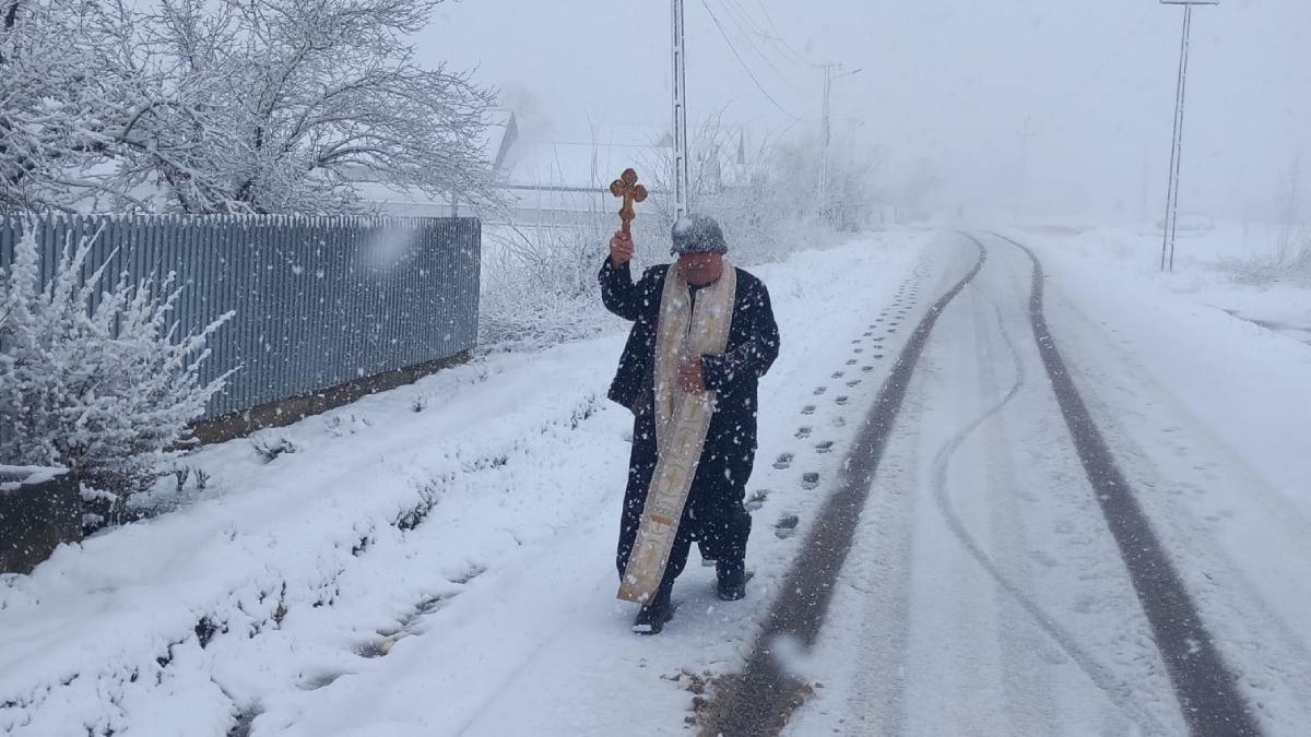 preot infruntat vortex polar crucea molifta postul pastelui filipesti bacau