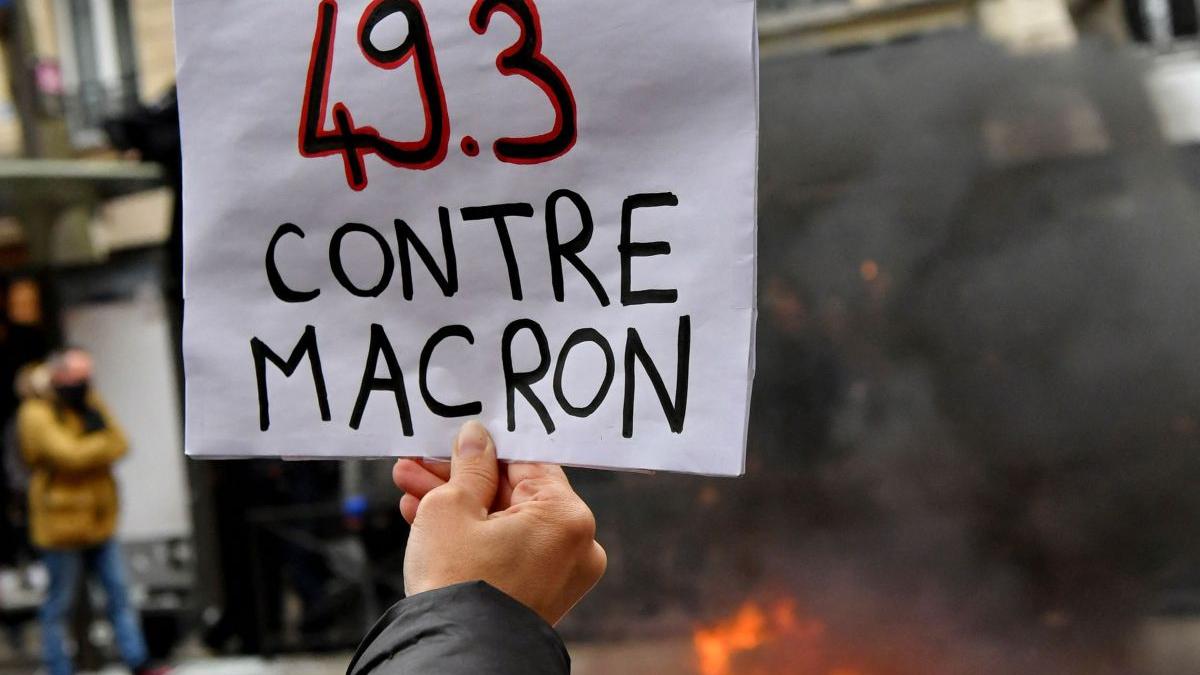 franta flacari proteste strada presedinte macron china