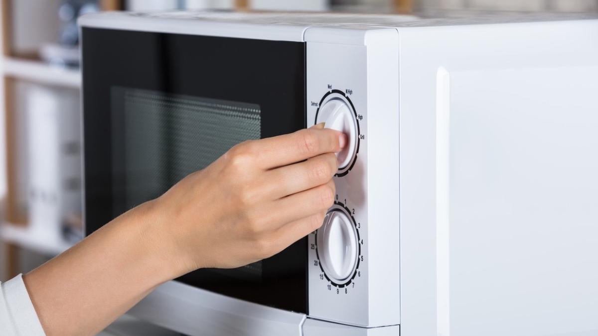 cat de sanatos incalzire mancare cuptorul cu microunde