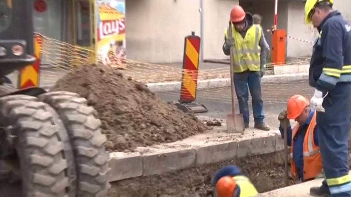 excavator lovit teava gaze bucuresti piata floreasca