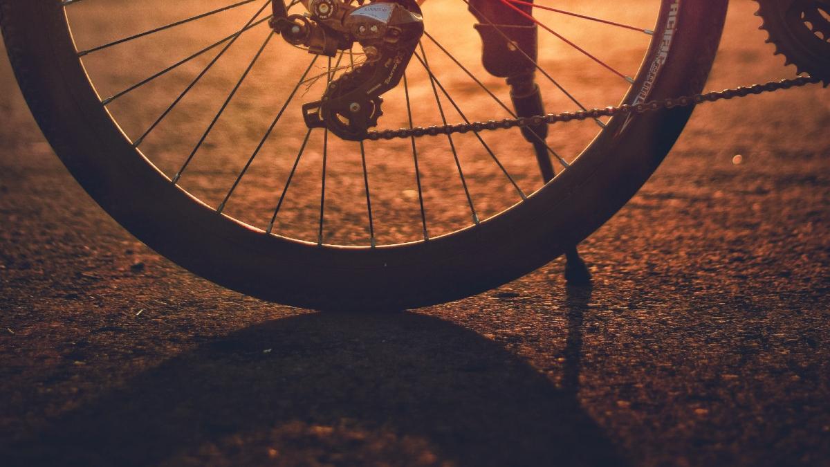 imagini cu prima bicicleta electrica din lume inventata in romania