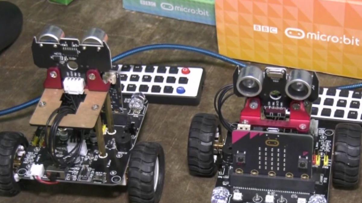 roboti imprimante elevi scoli sate