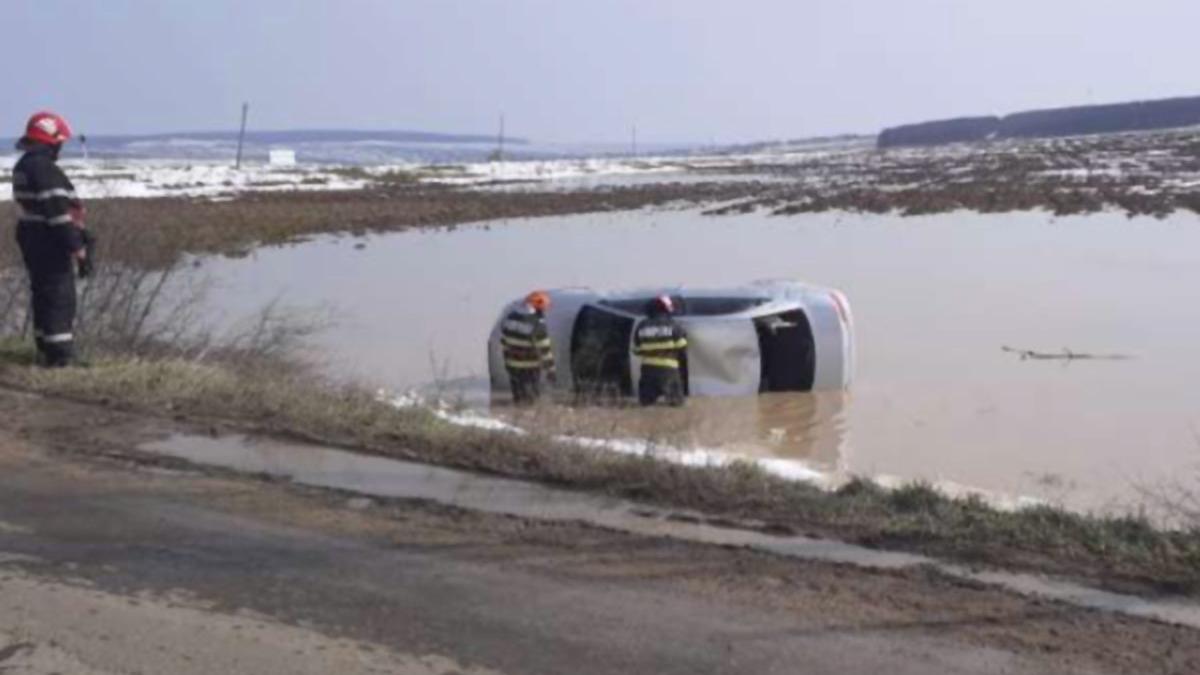 masina rasturnata balta botosani accident