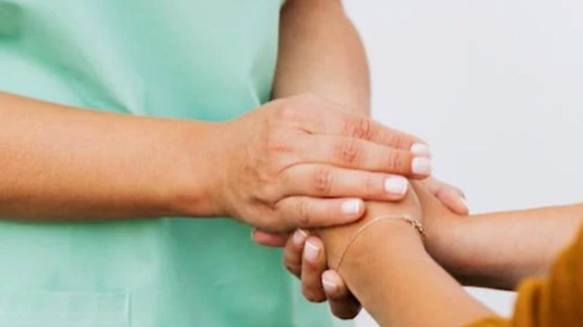 salariu asistenta medicala romania clinica privata