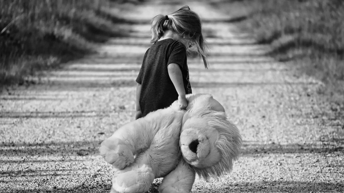 fenomen copii abandonati parinti plecati din tara organizatia salvati copii sfaturi