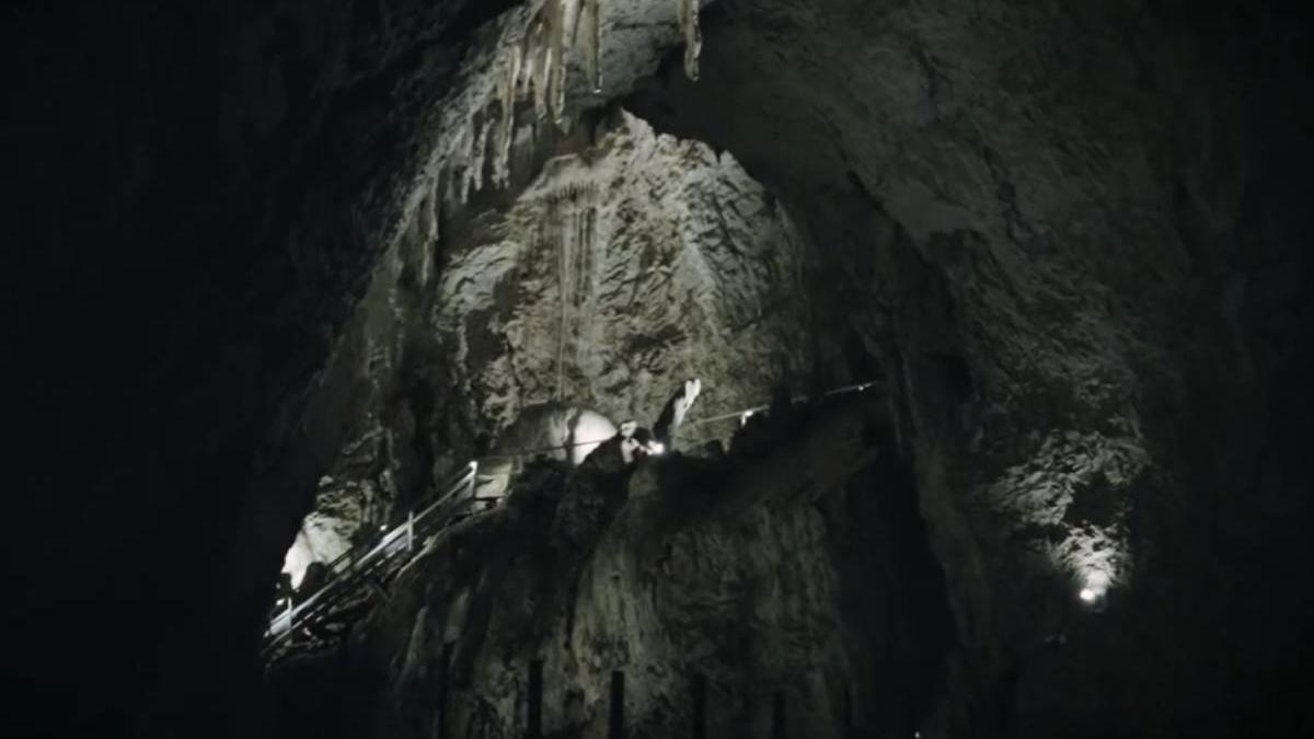 pestera meziad veche impresionanta pestera romania 10 milioane ani