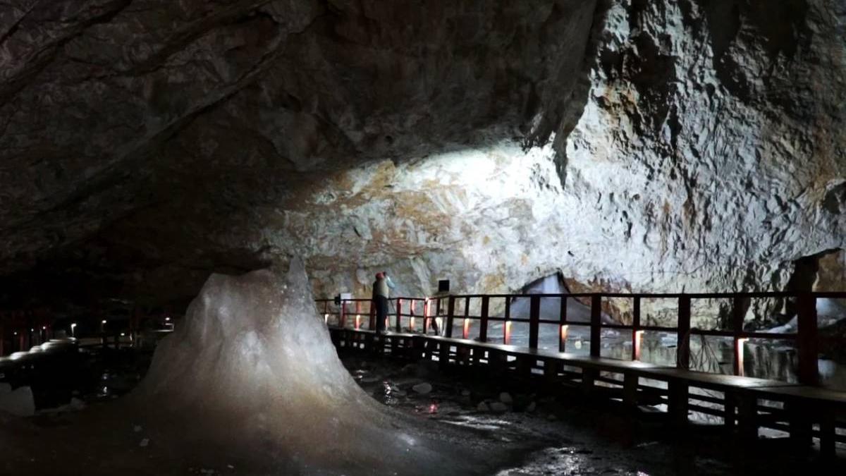 topire ghetar subteran scarisoara romania