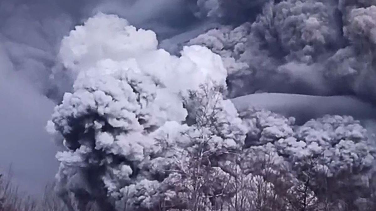 eruptia vulcan siveluci rusia cutremur