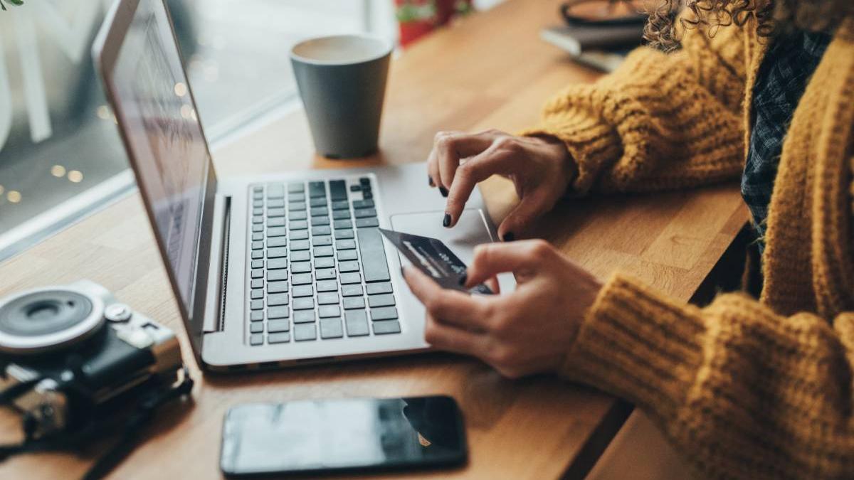 record comenzi online sarbatori romani cheltuie 700 1000 lei masa de paste