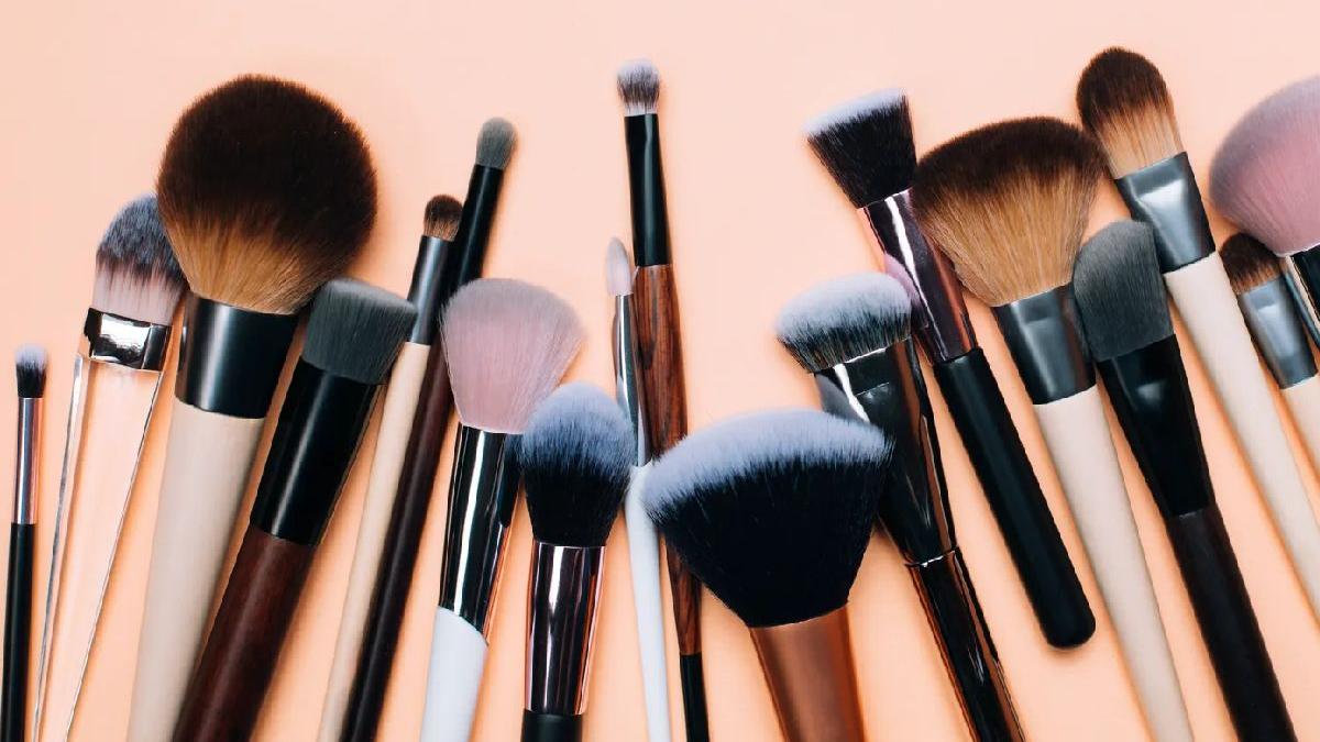 sfaturi de machiaj aplica fond de ten si corector