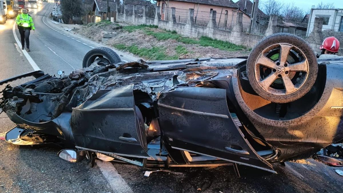 tanar intrat masina cap pod rasturnat cluj