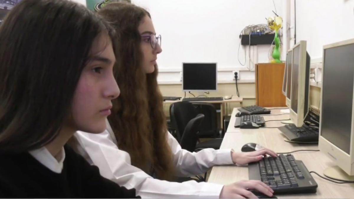 elevi romani premiu nasa statie spatiala