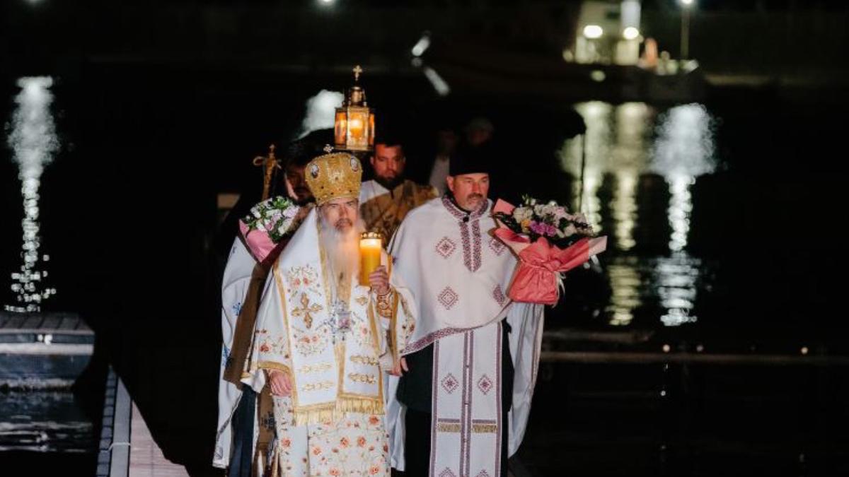 ips teodosie aduce lumina sfanta din largul marii negre