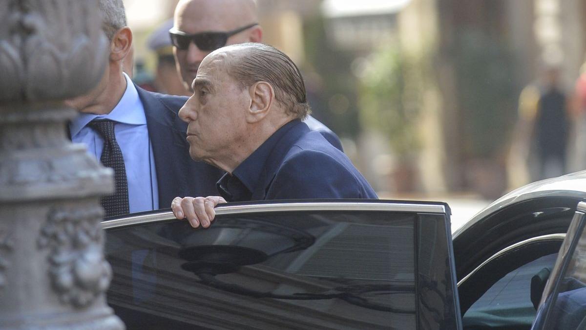 silvio berlusconi ar fi iesit de la terapie intensiva dar ramane internat spital milano