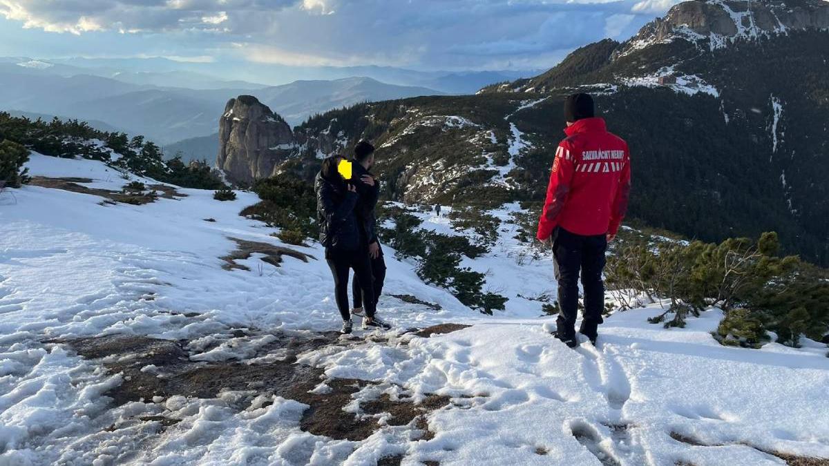 tineri colanti tenesi munte varful toca neamt