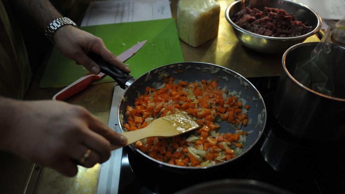 femei cratita barbati contributii egale venituri familie