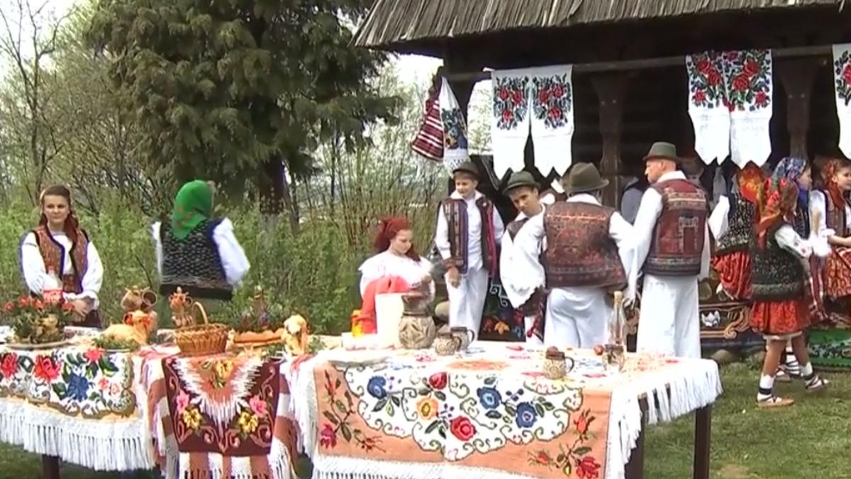 imagini paste turisti traditii unice in lume maramures