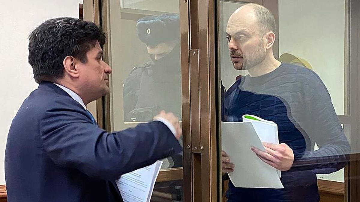 proeminent opozant putin condamnat tradare arestat interviu cnn