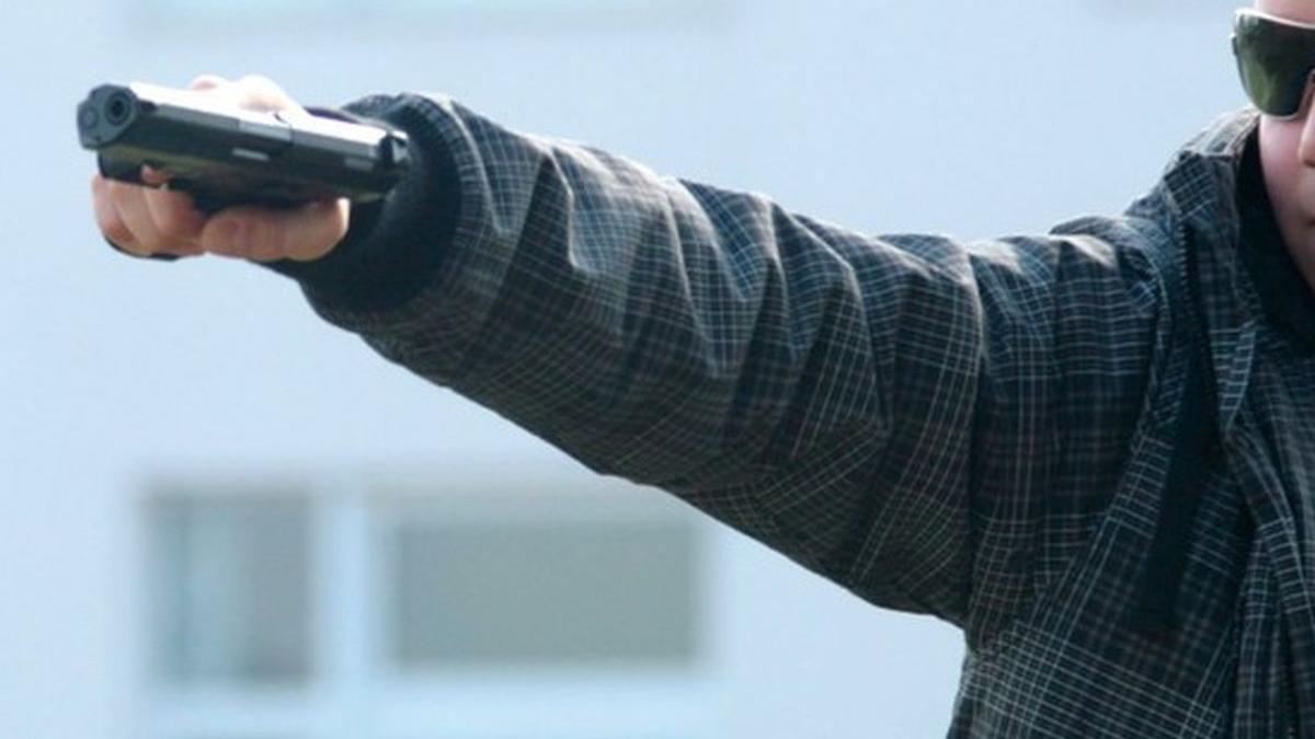 barbat sant apa impuscat cap sua