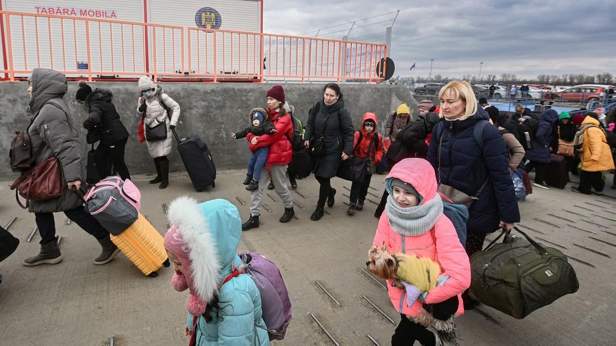 se schimba reguli refugiati ucraineni bani guvern