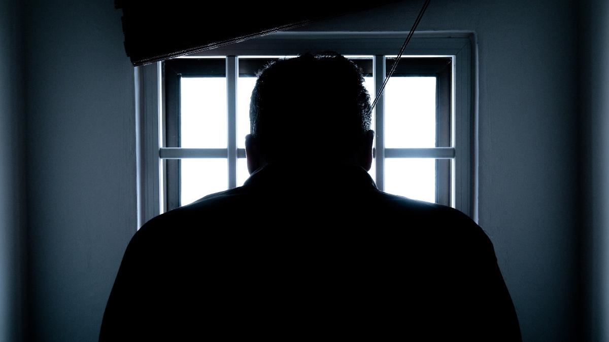 ce metoda a folosit un barbat pentru a intrduce substante interzise in penitenciarul aiud