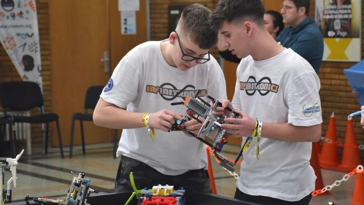 elevi colegiul mircea cel batran ramnic