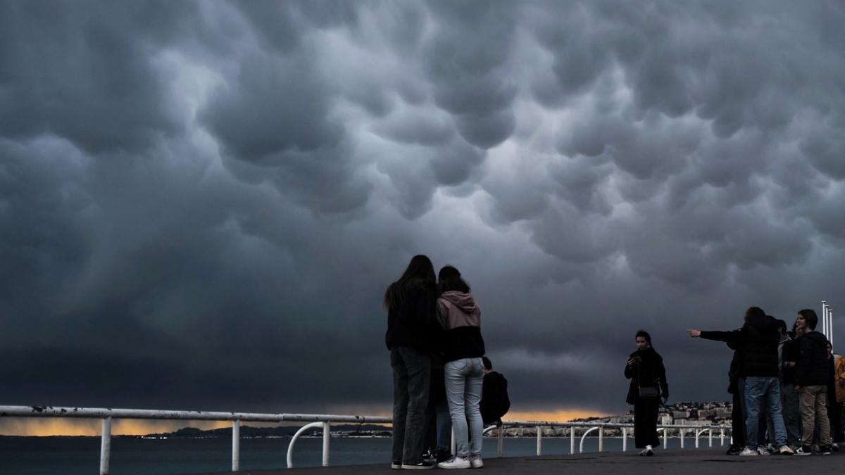 fenomen uluitor cer istanbul bezna plina zi