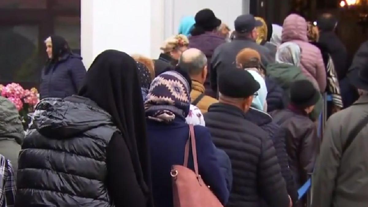 romanii sarbatoresc izvorul tamaduirii