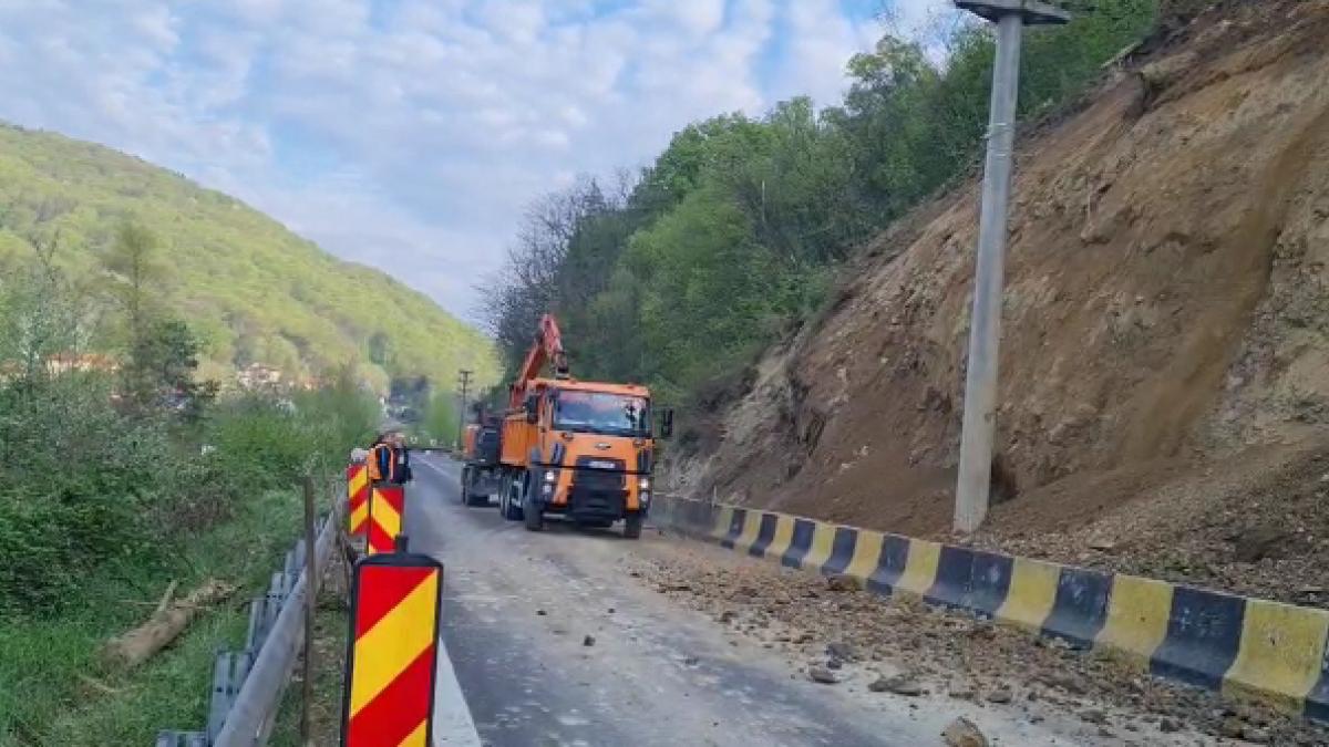 alunecari teren centura calimanesti circulatia inchisa