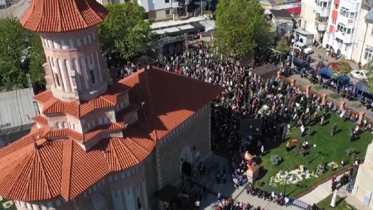 sute enoriasi sfintire biserica botosani monument istoric