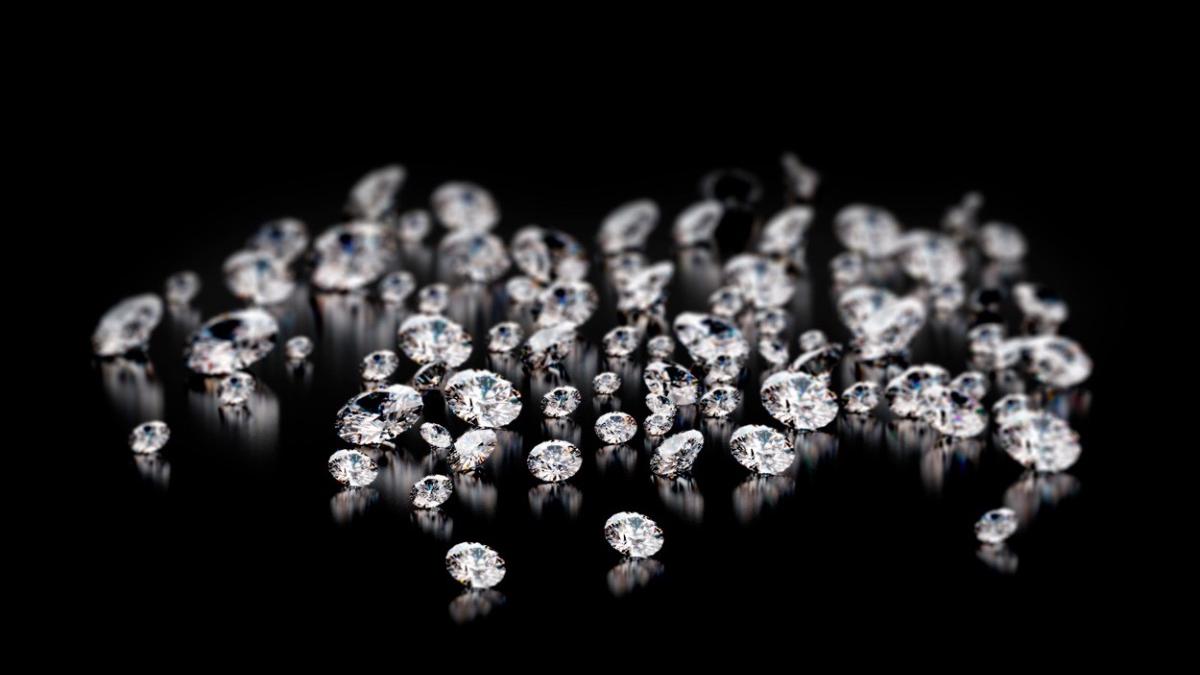 barbat constanta inchisoare a vandut diamante false 30 000 euro