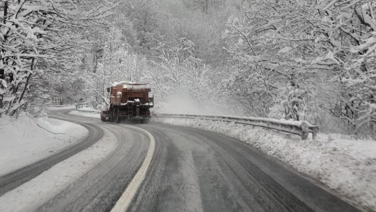 iarna regiuni romania drumuri inzapezite