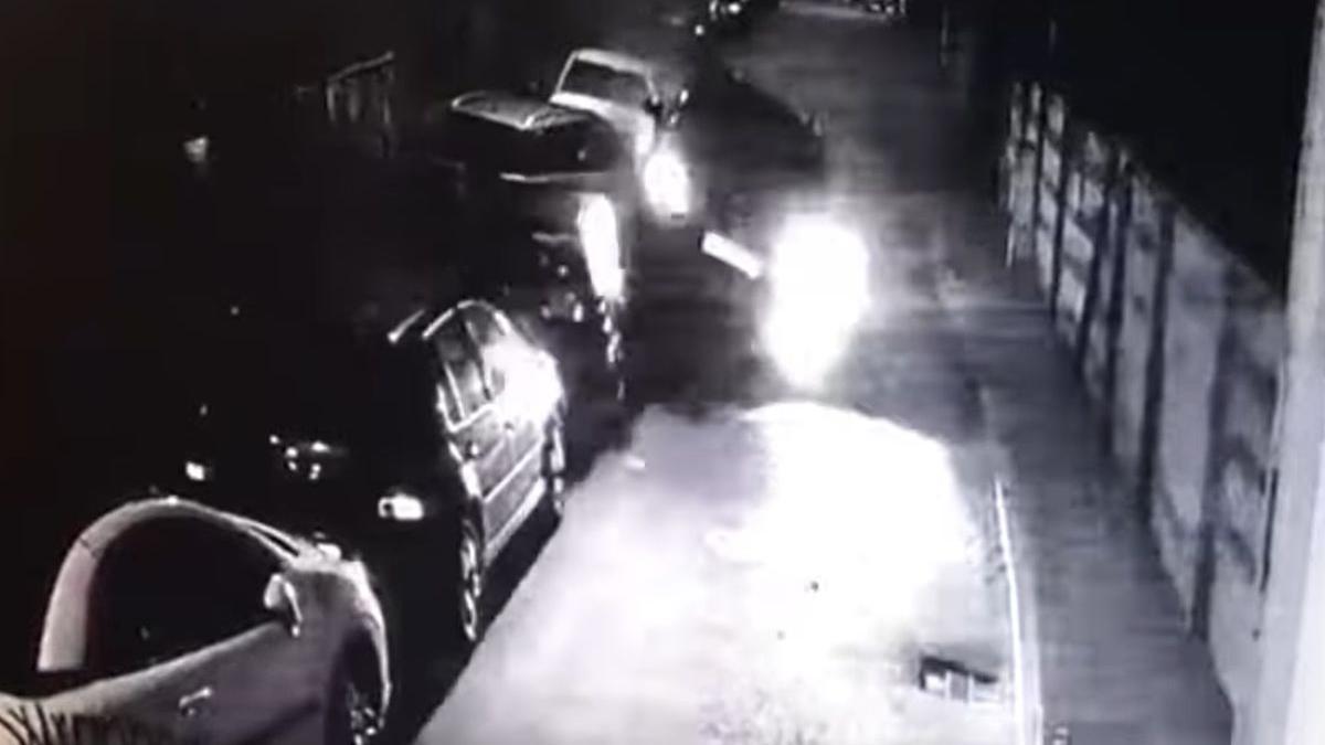 sofer filmat loveste opt masini parcate strada sibiu