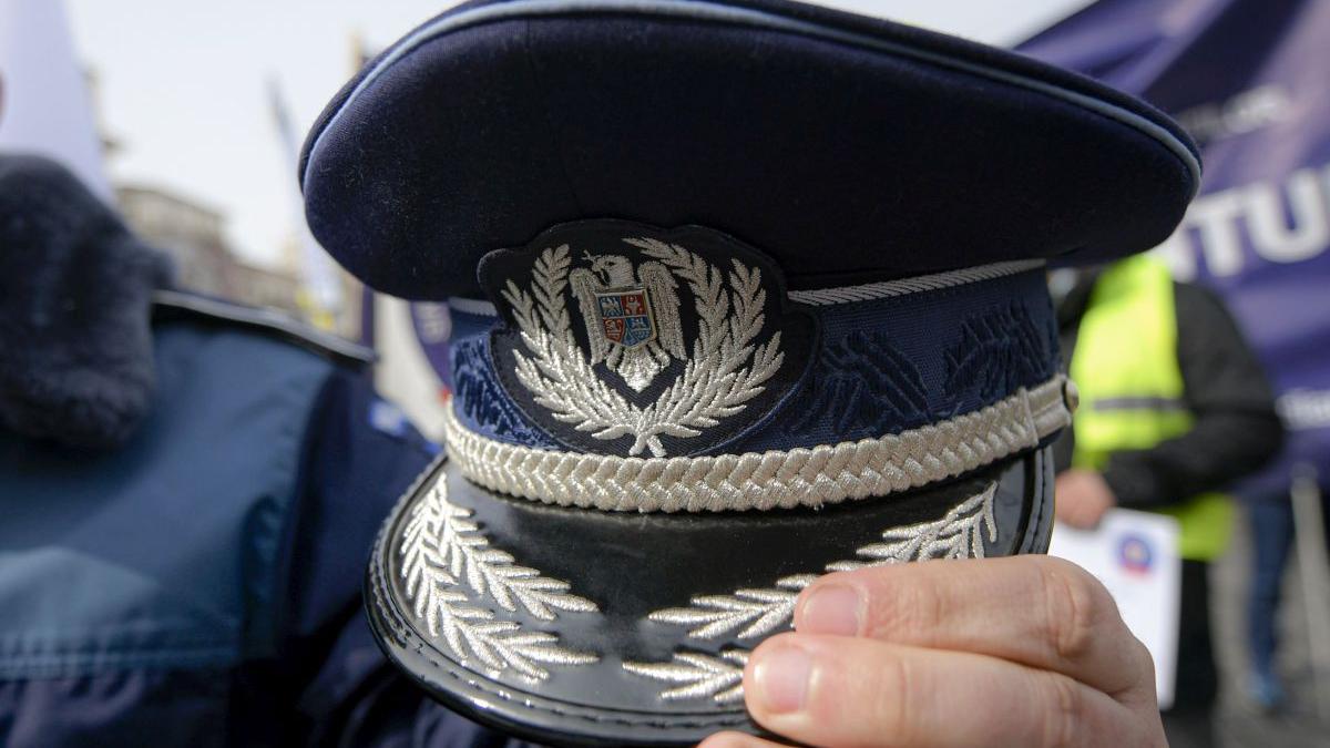 anunt sindicat europol stati acasa politisti lipsesc dumnezeu sa va aiba in paza