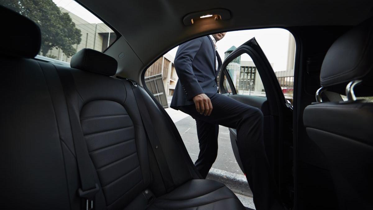 suma imensa achitat barbat adormit taxi