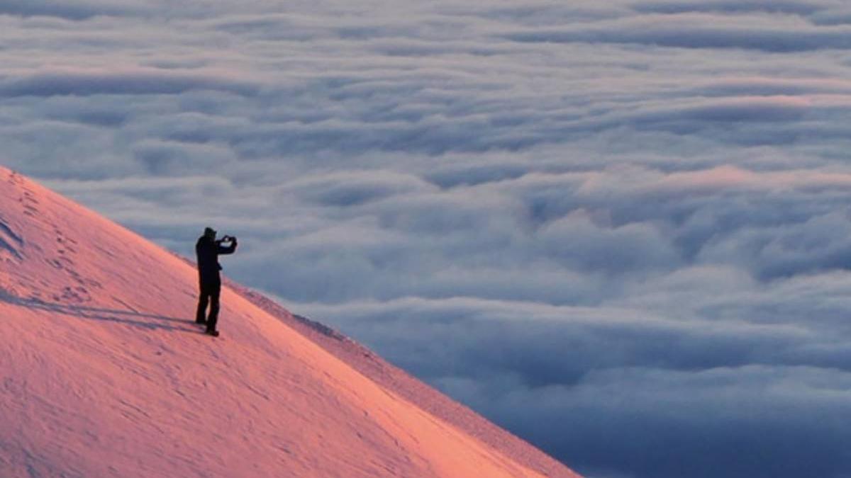 fotografie ireala virala varful omu