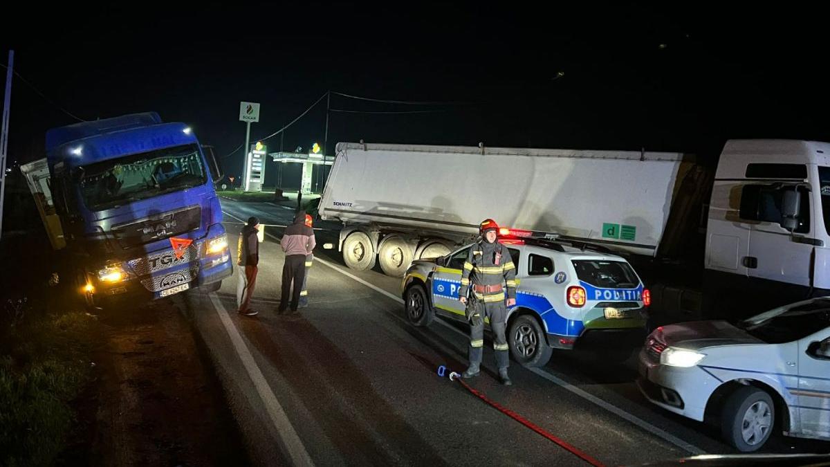 tir ingrasaminte chimice rasturnat benzinarie drumul mortii