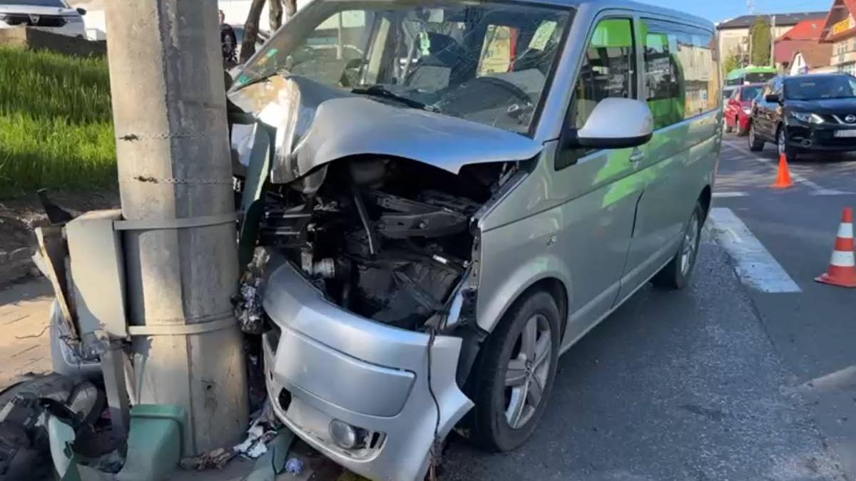 patru copii femeie raniti microbuz intrat stalp suceava