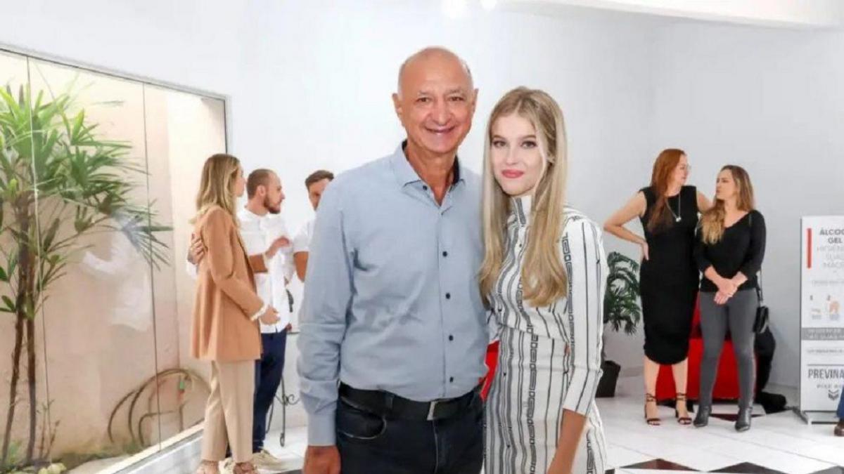 primar 65 ani casatorit cu o fata de 16 ani