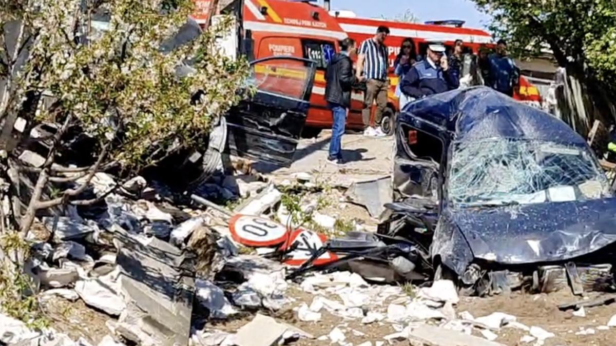barbat femeie au murit accident grav 6 victime doua masini tir cereale constanta