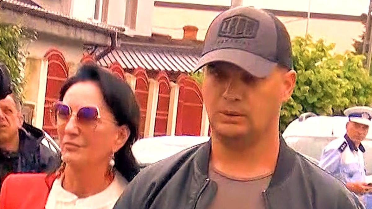 barbat misterios convins tata chiajna fiica ostatica sa se predea