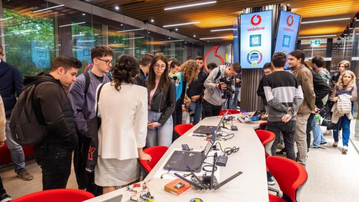 primul centru excelenta cercetare dezvoltare digitala universitatea politehnica bucuresti vodafone