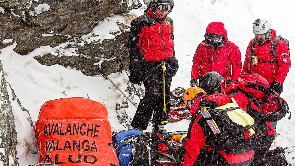 patru persoane salvate munte salvamotisti