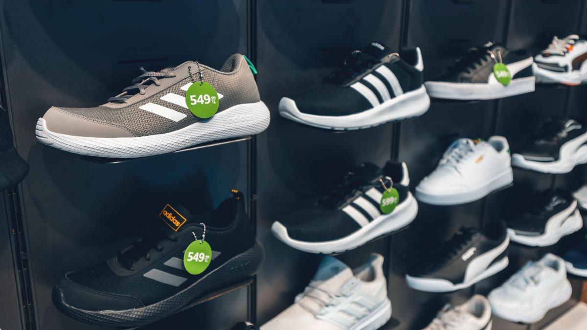 hoti peru magazin incaltaminte adidasi