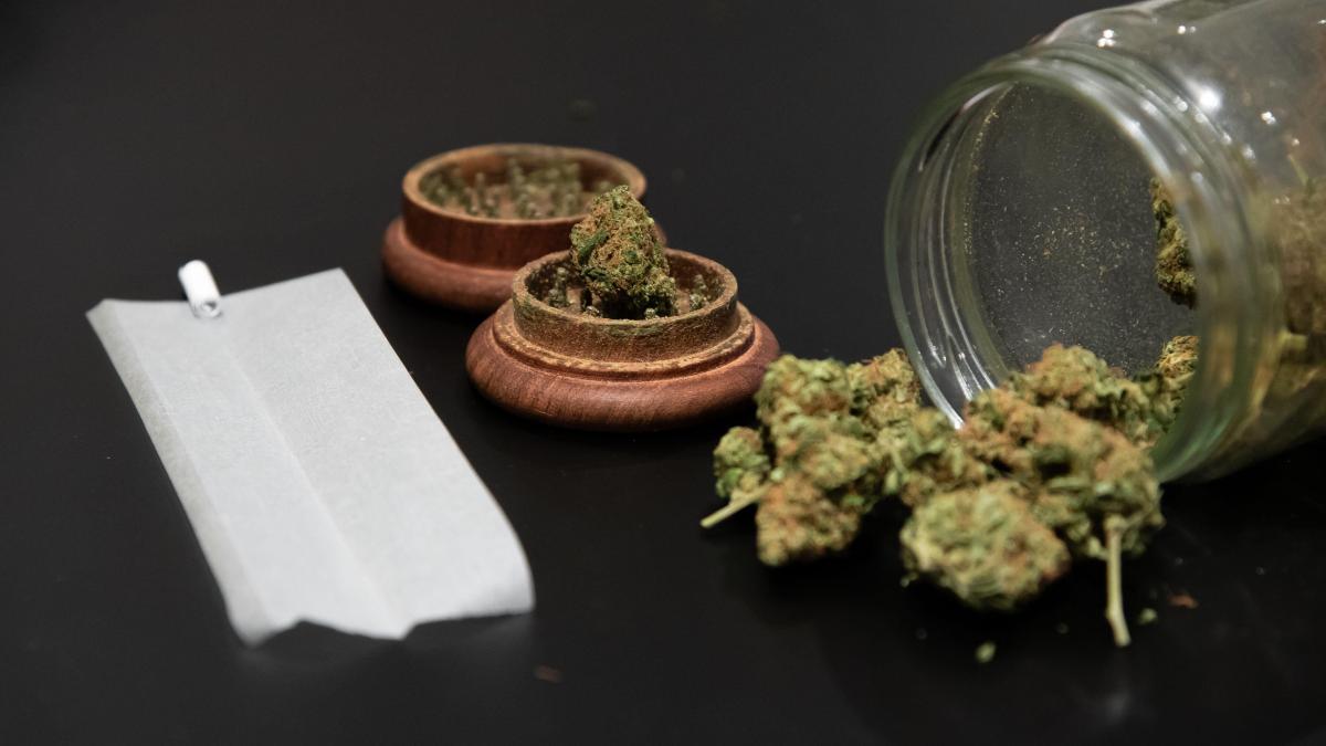 cei care detin 3 grame canabis scapa inchisoare