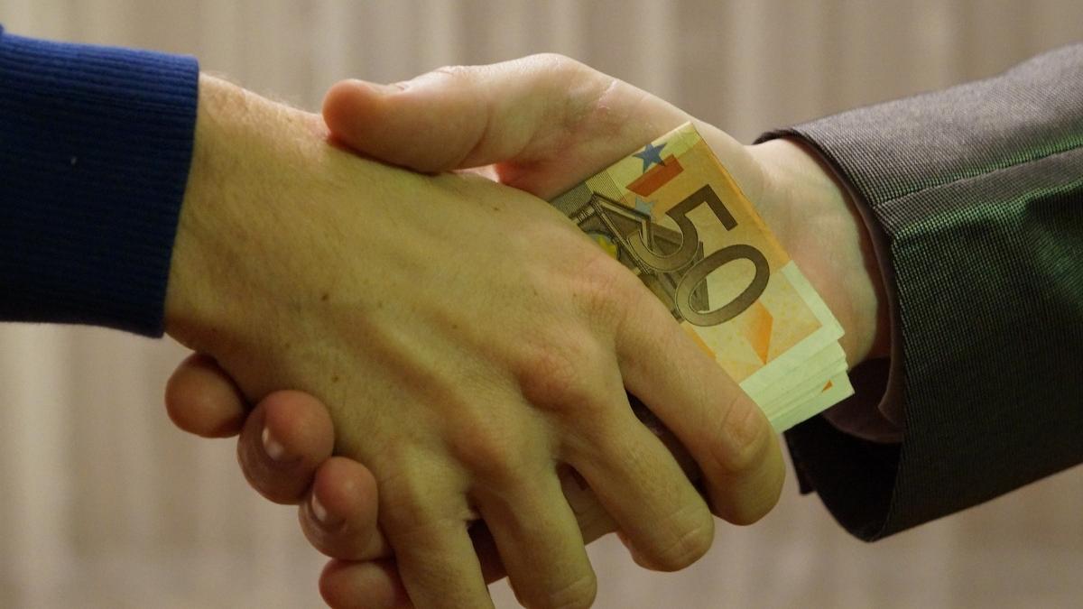 inselaciune de peste 170 000 de euro in ilfov barbat inselat persoane bani