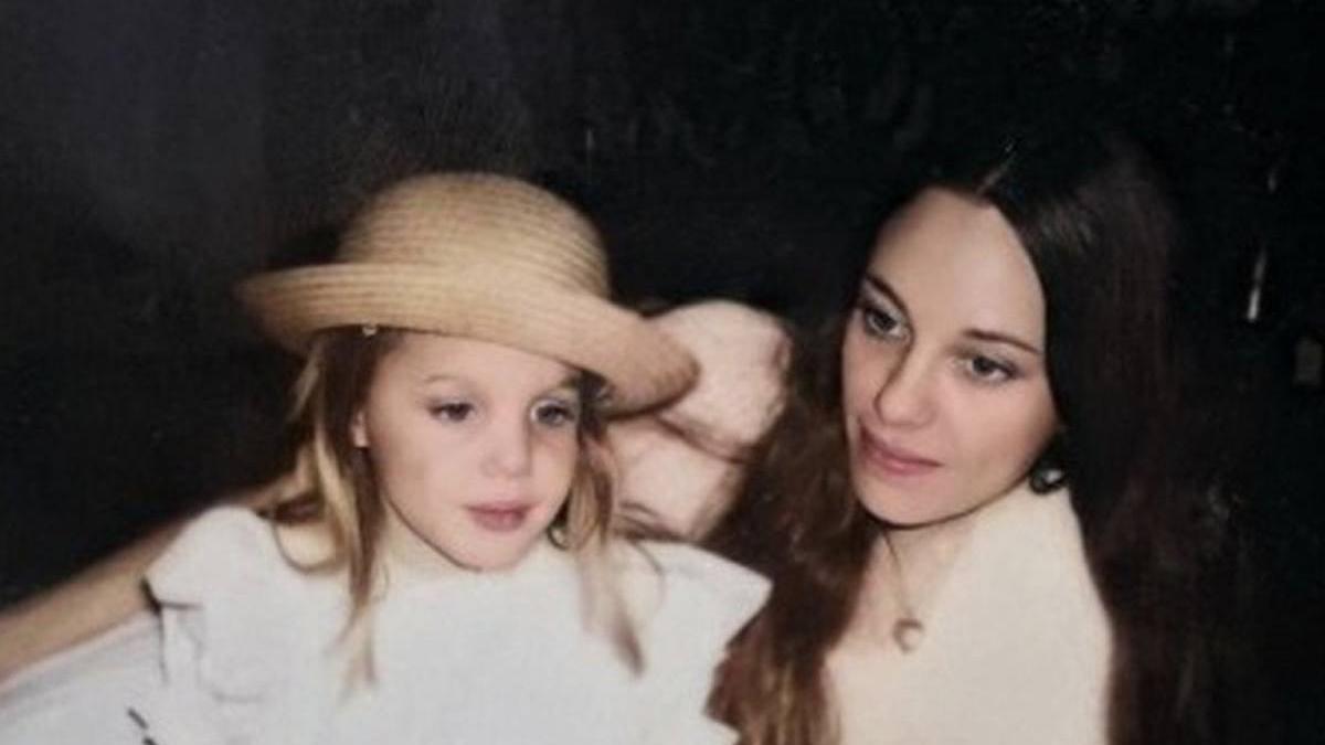 angelina jolie dezvaluiri emotionante 15 ani moarte mama sa