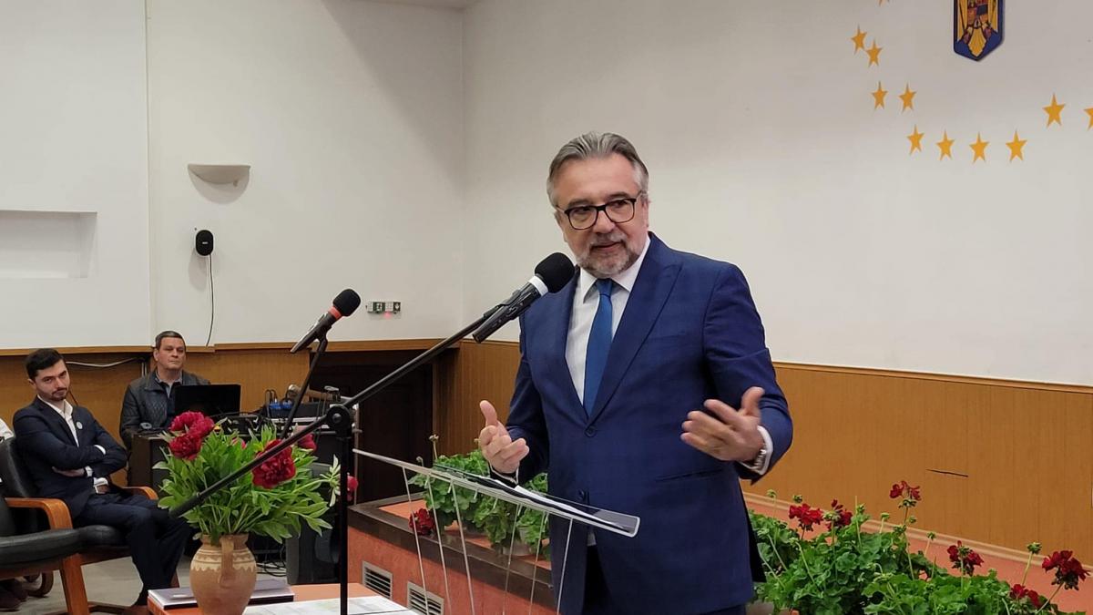 ministrul culturii lucian romascanu muzeul satului