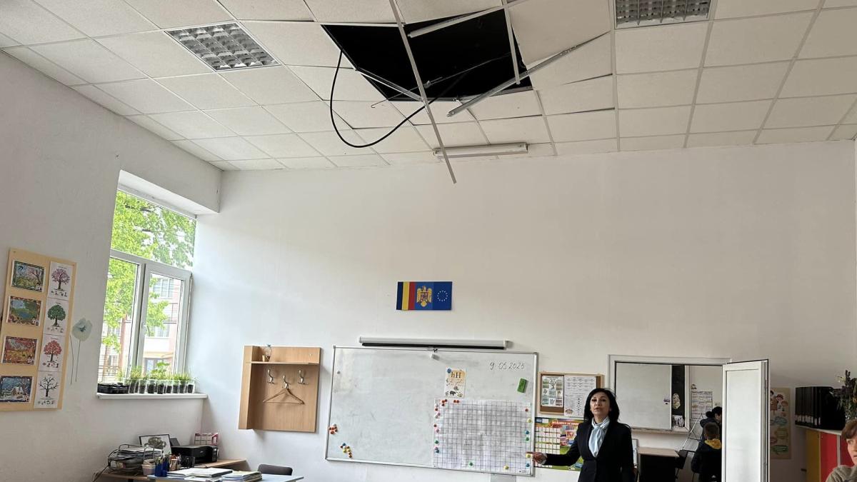 tavan prabusit scoala piatra neamt